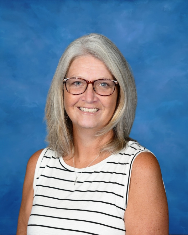 headshot of Arlene Welninski, middle school ELA teacher at Lakeside Christian School