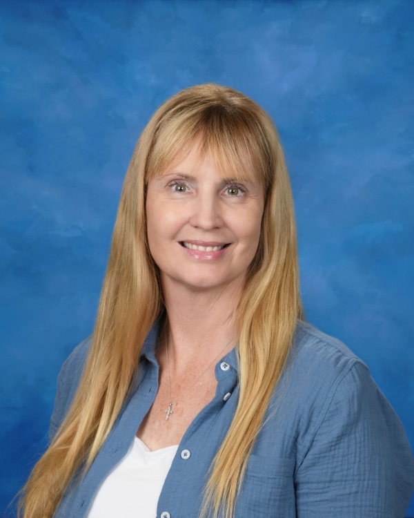 headshot of Carrie CLark, an elementary math teacher at Lakeside Christian School