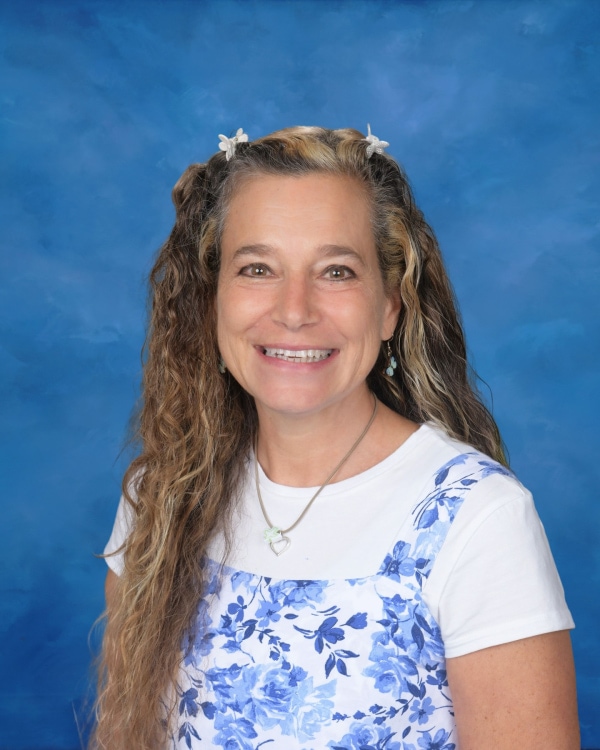 headshot of Renee Smith, elementary art teacher at Lakeside Christian School